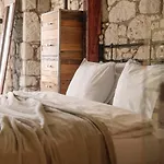 صندل ألاكاتي - للبالغين فقط 2*