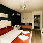 فندق صندل ألاكاتي - للبالغين فقط 2*