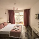 صندل ألاكاتي - للبالغين فقط 2* ألاتشاتي